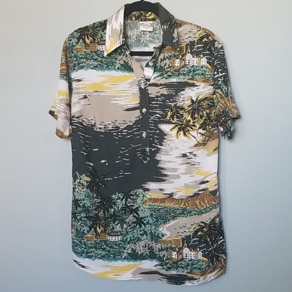 go barefoot Other - Go barefoot hawaiian shirt small